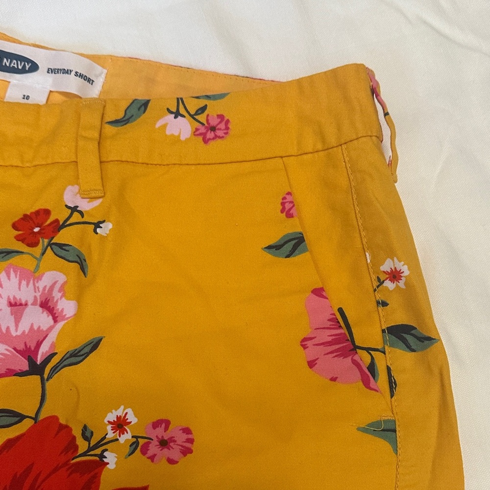 Old Navy Women's High Waist Floral Shorts - Mustard and Red size 10 - Picture 5 of 7